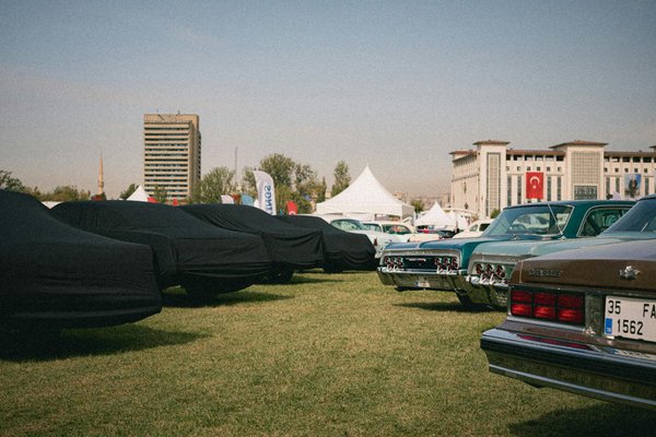 What Are the Best Ways to Style UK Women's Fashion for Winter?